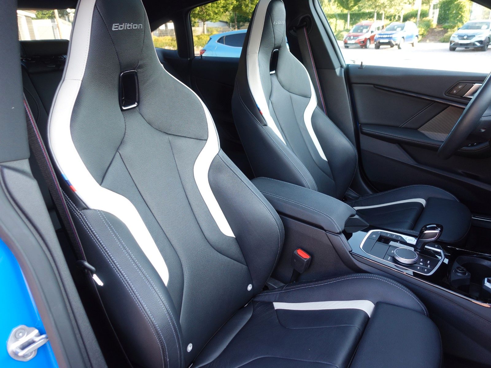 Fahrzeugabbildung BMW 220i Gran Coupé M Sport LED/HUD/Pano/HarmanKard.