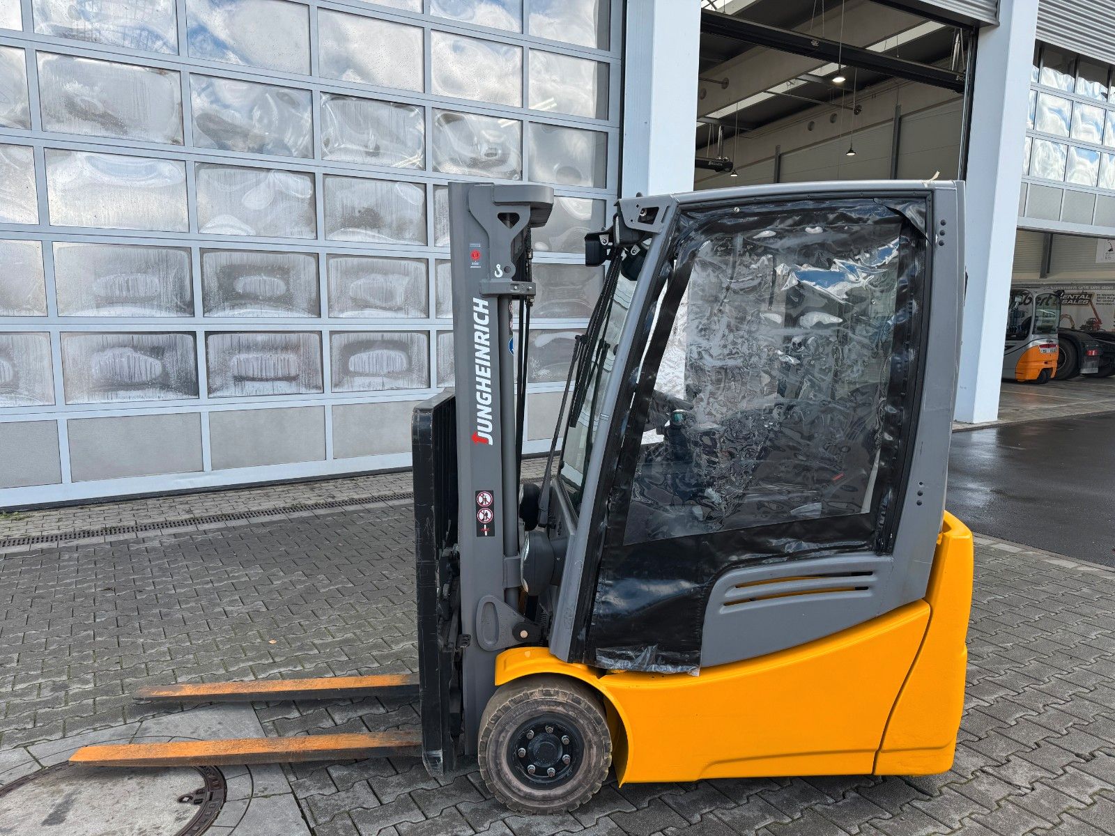 Fahrzeugabbildung Jungheinrich EFG 215 / Triplex: 4.25m! / SS / nur 3.092h!