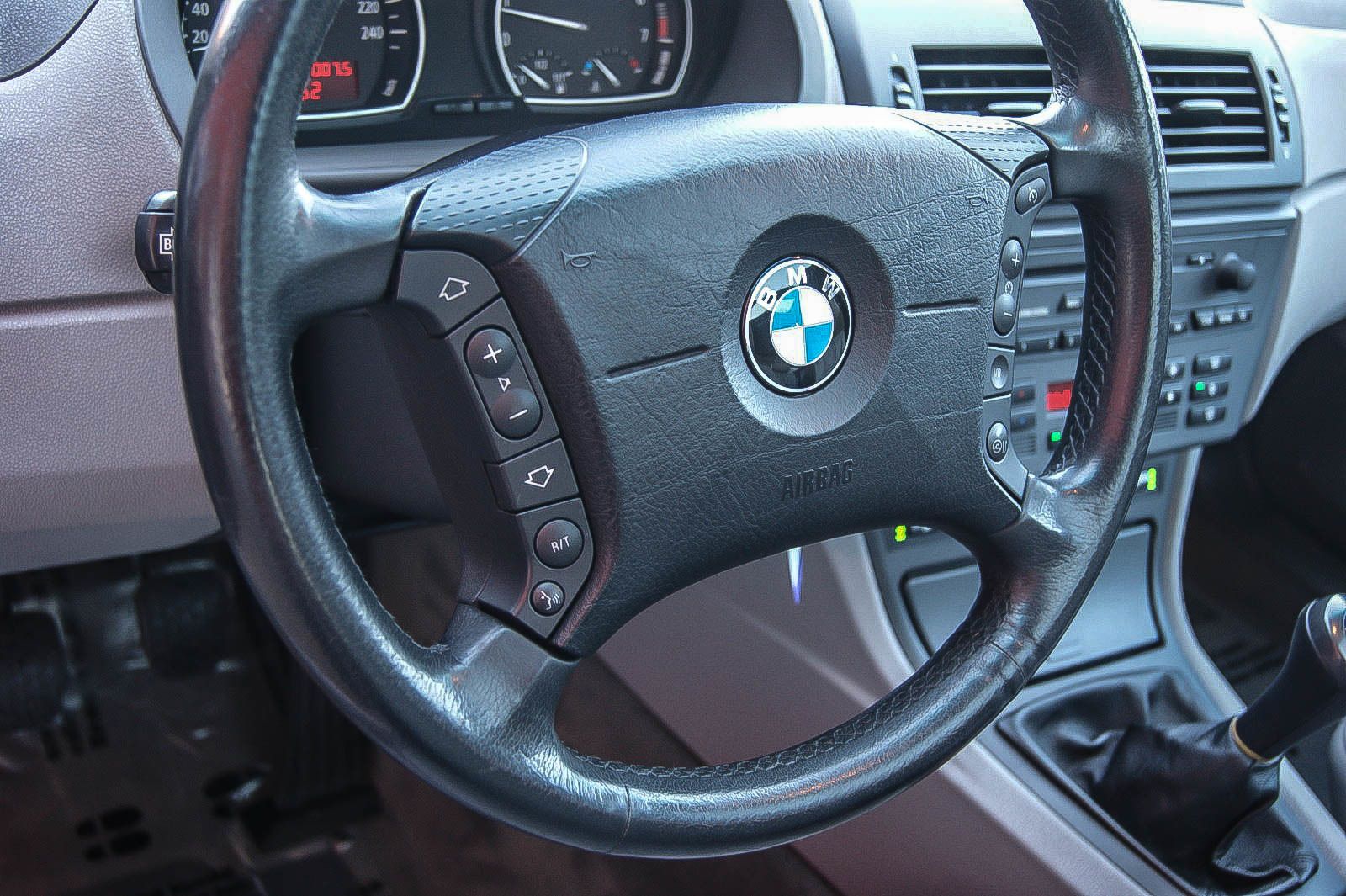 Fahrzeugabbildung BMW X3 3.0i 4x4 LEDER XENON NAVI RENTNER 1.BESITZ