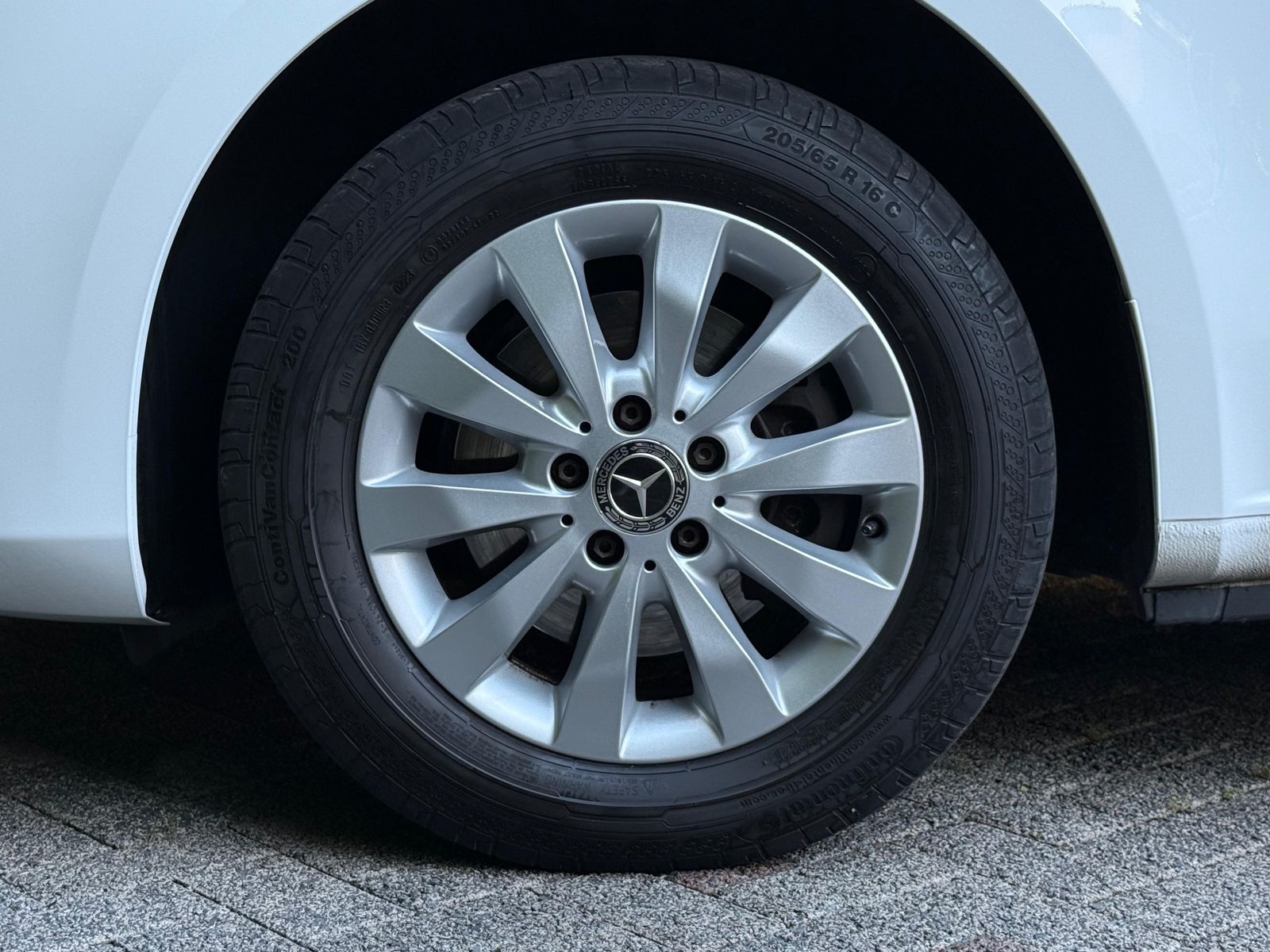 Vehicle illustration Mercedes-Benz V 220 d 9G Long LED+MBUX+DISTR+KAM+SHZ+PARK+7Si