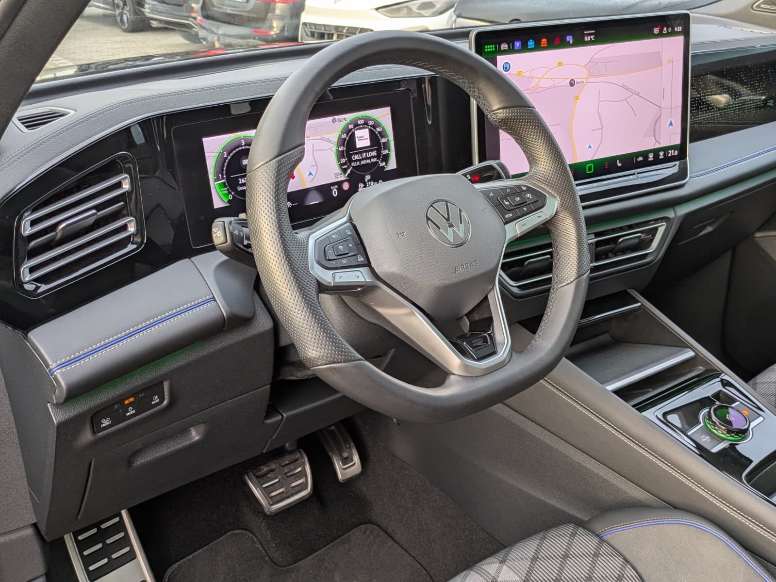 Fahrzeugabbildung Volkswagen Tiguan 2.0 TDI 4M R-Line PANO*H&K*AHK*MATRIX*20"