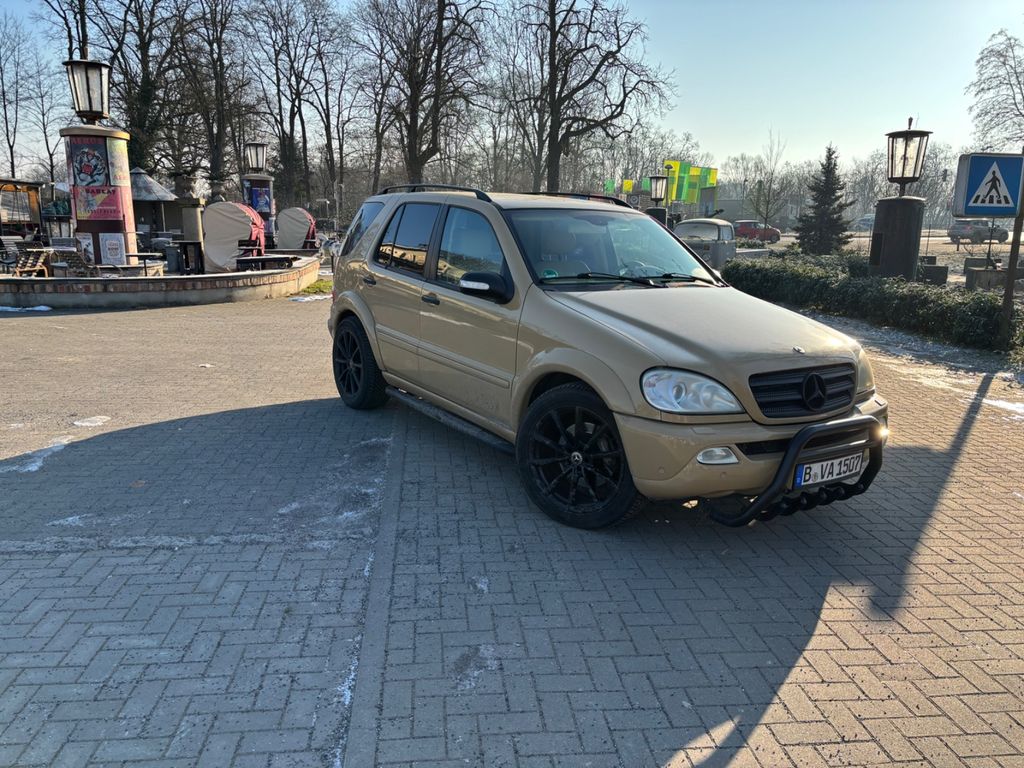 Mercedes-Benz ML 400