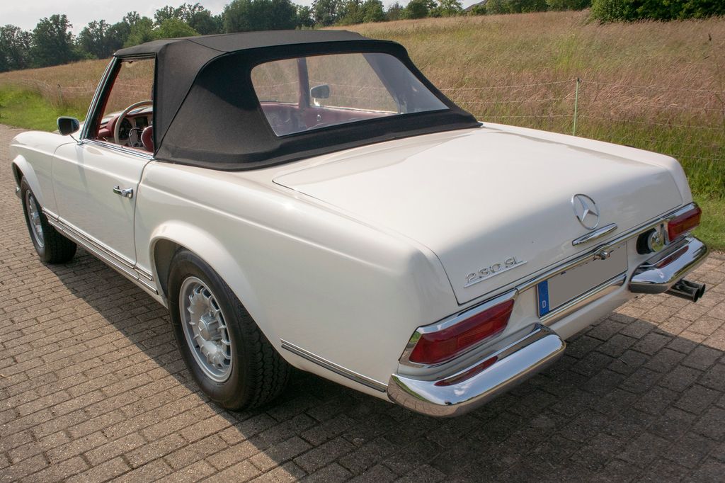 Mercedes-Benz SL 230