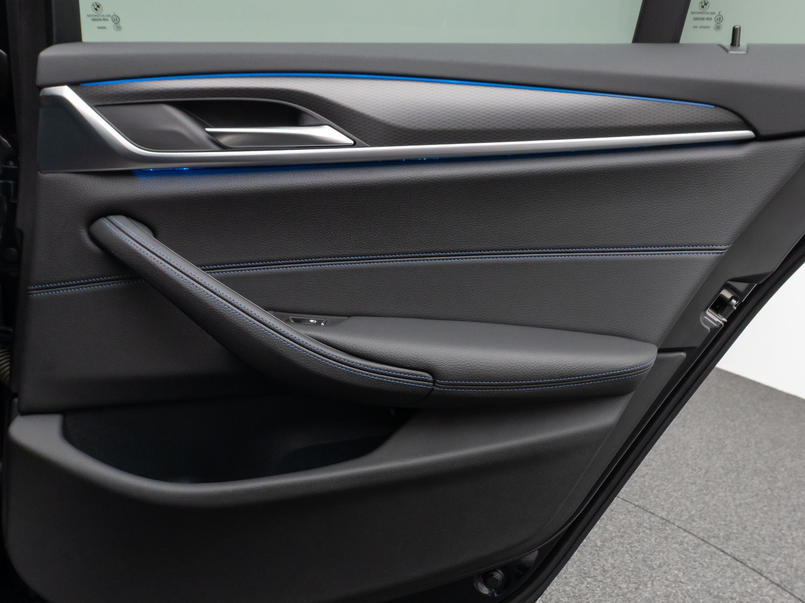 Fahrzeugabbildung BMW 520e M Sport Kamera Laser HUD DAB HiFi Komfort