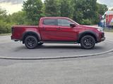 Isuzu D-Max V-Cross im Vorlauf 25er Modell - rote Isuzu D-Max