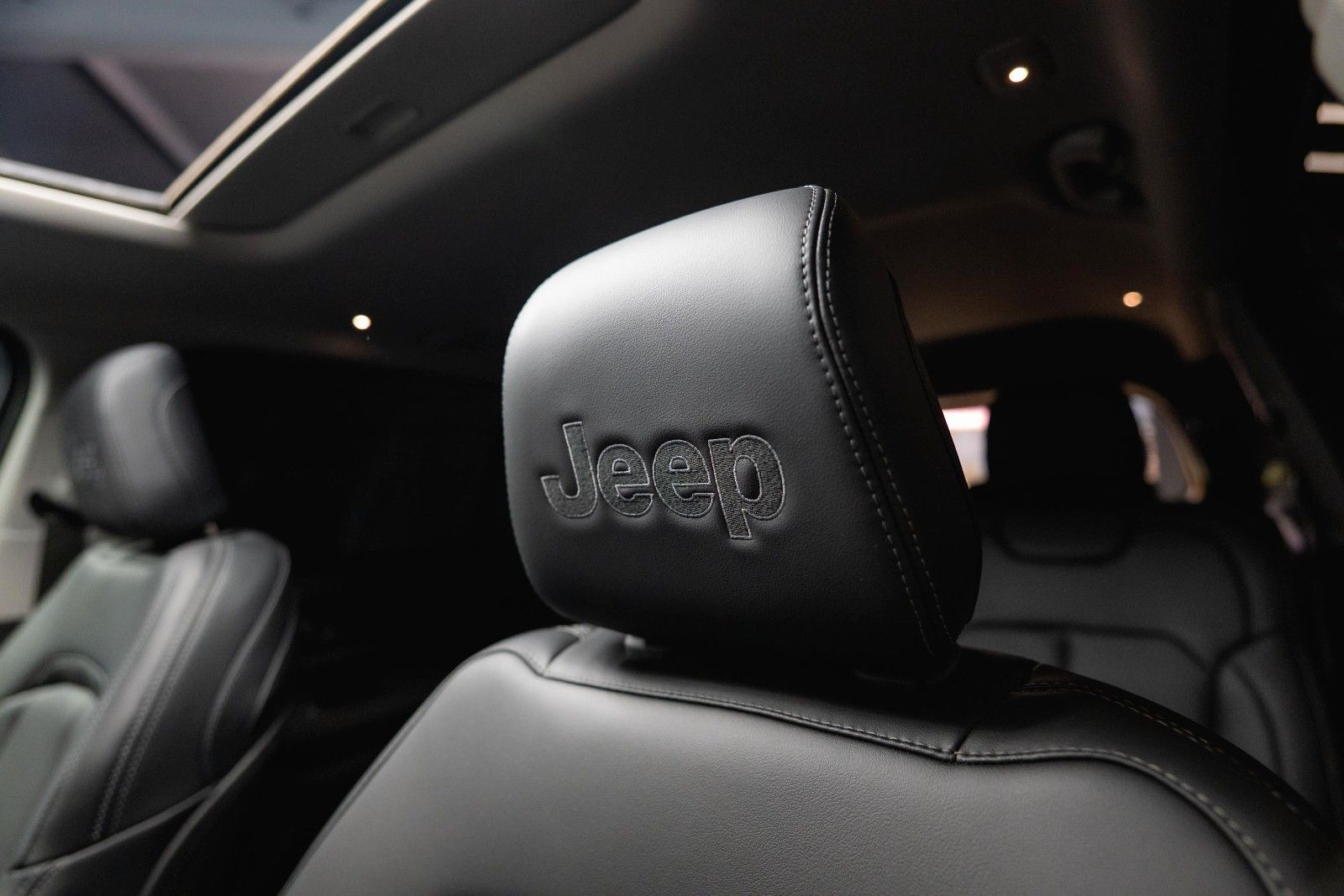 Fahrzeugabbildung Jeep Grand Cherokee 3.6 4x4 LAREDO L ACC Kamera 19%