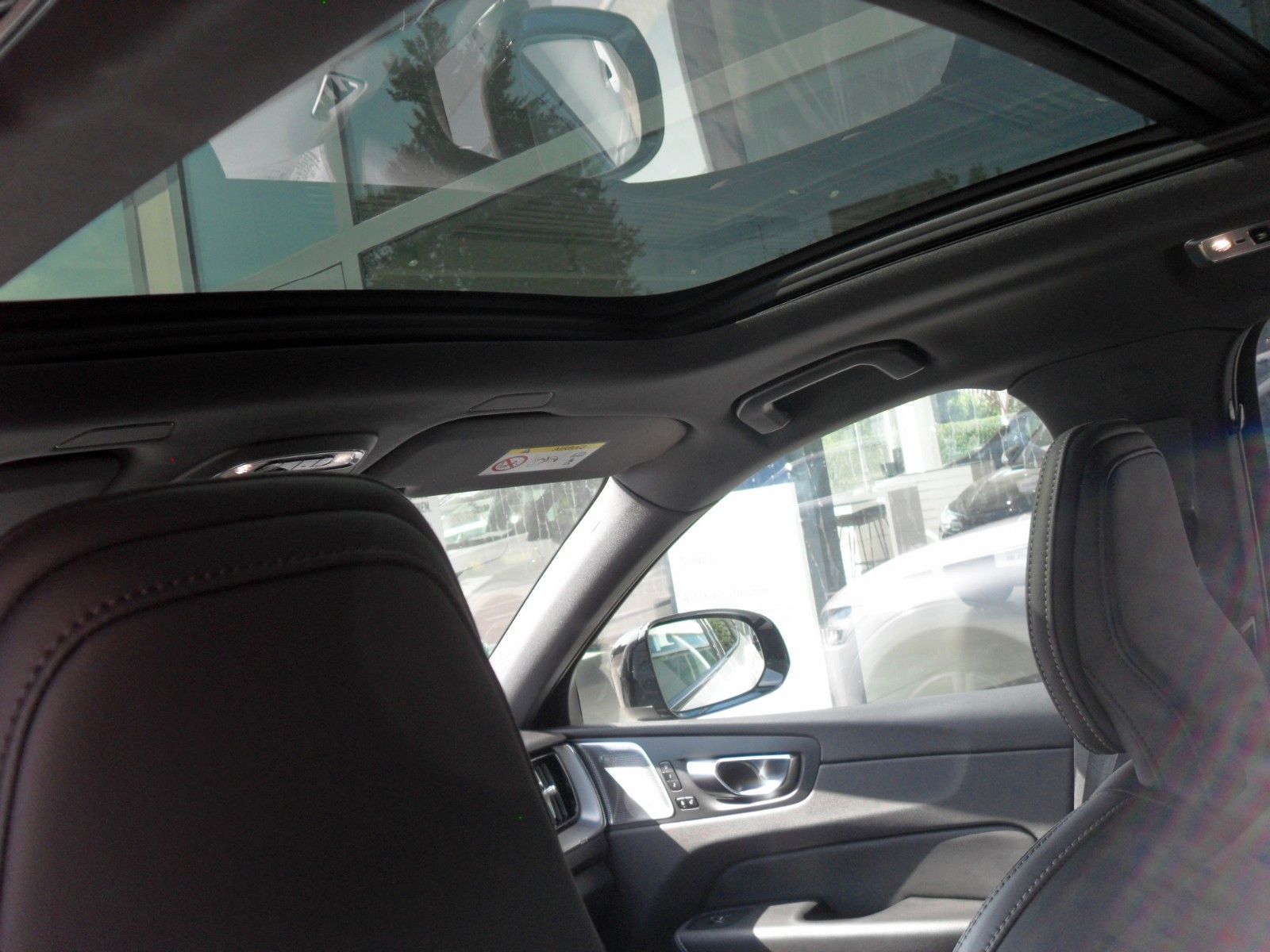 Fahrzeugabbildung Volvo XC 60 B5 R Design AWD | HeadUp |Bowers&Wilkins