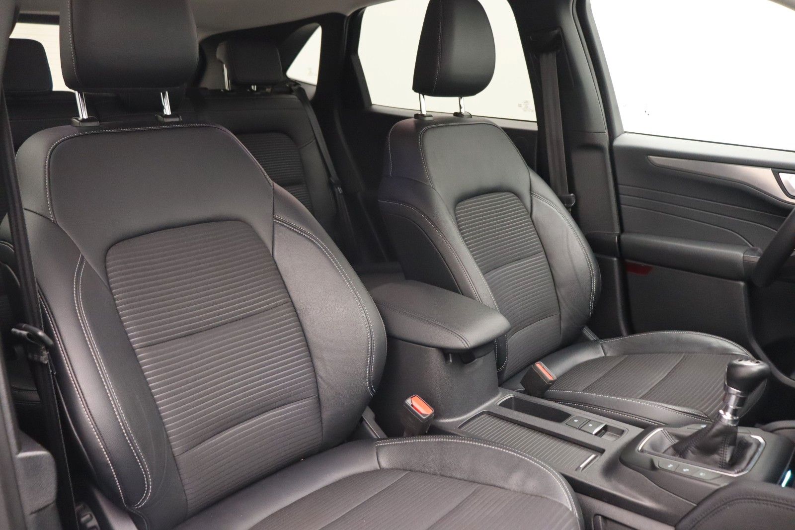 Fahrzeugabbildung Ford Kuga 1.5 Titanium X HUD AHK LED ACC