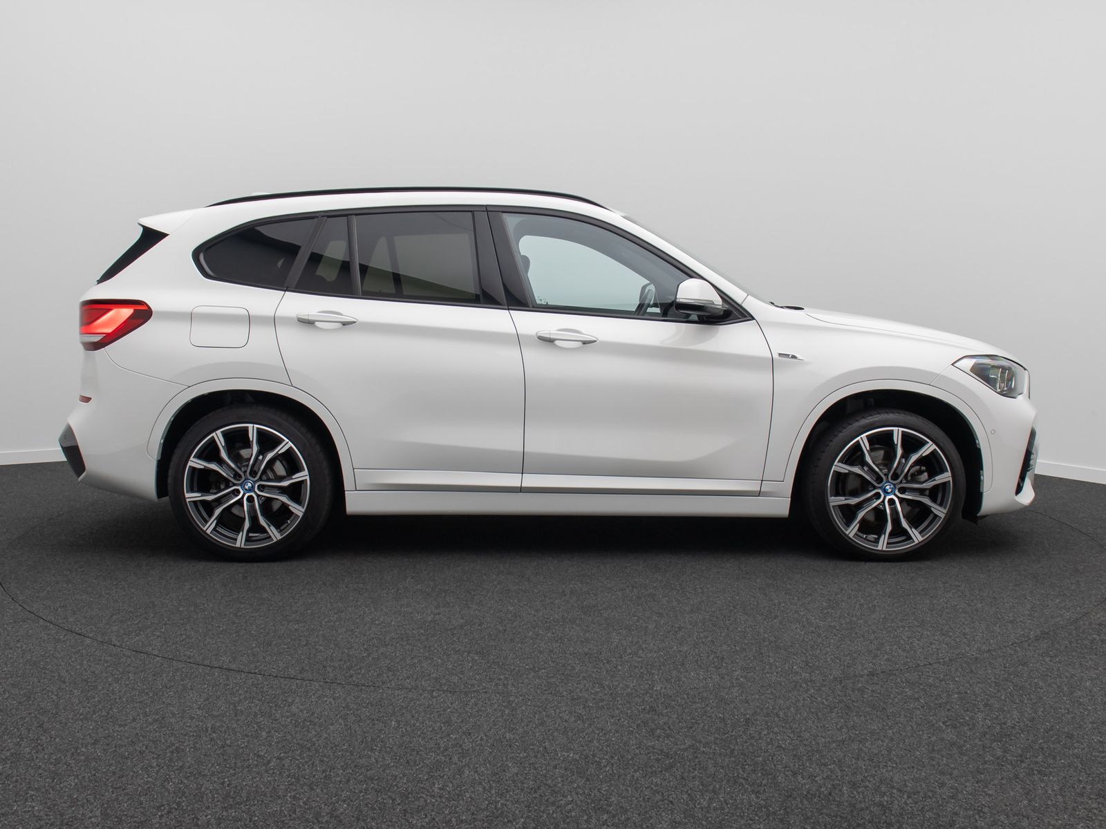 Fahrzeugabbildung BMW X1 xD25e M Sport Kamera HUD DAB H/K Komfort 19"