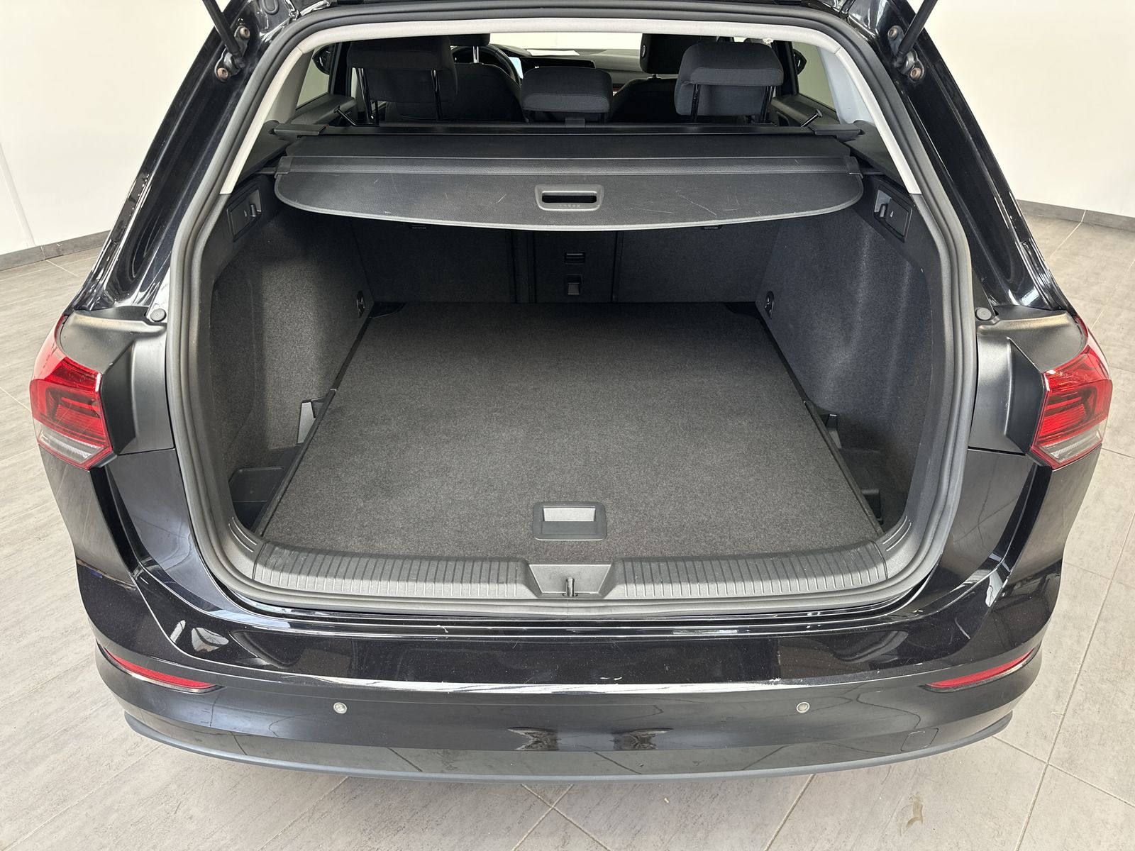 Fahrzeugabbildung Volkswagen Golf Variant 2.0 TDI DSG Life LED+ACC+SHZ+VCOCK