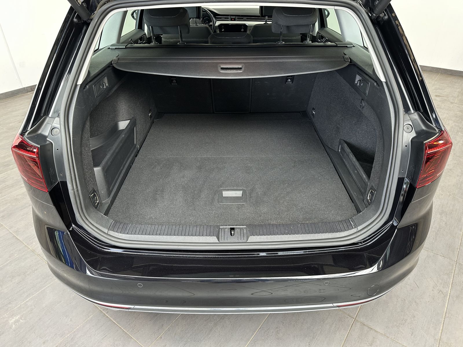 Fahrzeugabbildung Volkswagen Passat Variant GTE NAV+IQ-LIGHT+KAM+ACC+17ZO+PP