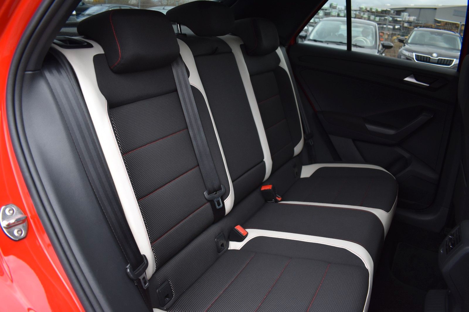 Fahrzeugabbildung Volkswagen T-Roc Sport 4Motion LED AHK Applecar Automatik