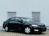 Skoda Octavia Lim. Ambition 1.6 ZAHNRIEMEN NEU - Skoda Octavia mit Diesel-Antrieb: Limousine, 1.6