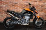 KTM 890 Duke + Koffer + KZH klein + Fly-Screen + + + - KTM 890 DUKE