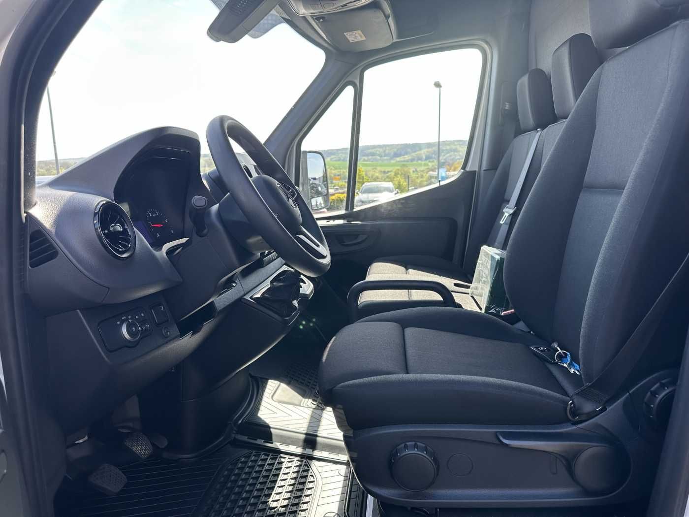 Fahrzeugabbildung Mercedes-Benz Sprinter 317 CDI Koffer LBW Schwing Klima Kamera
