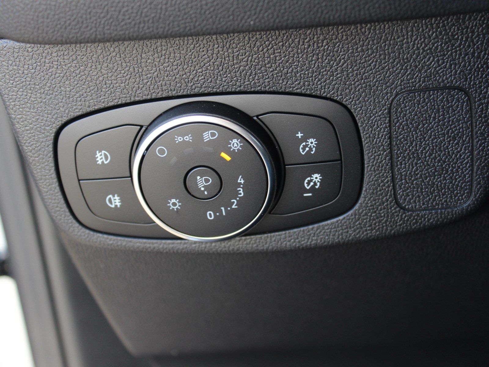 Fahrzeugabbildung Ford Focus Titanium X 1,0 EcoBoost MildHybrid