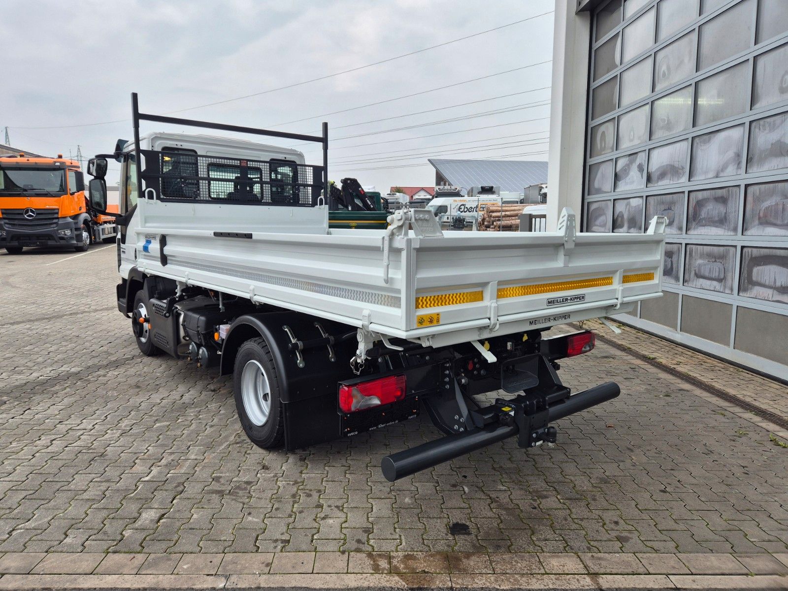 Fahrzeugabbildung Iveco Eurocargo ML80E21 Meiller Kipper 2x AHK 3 Sitze