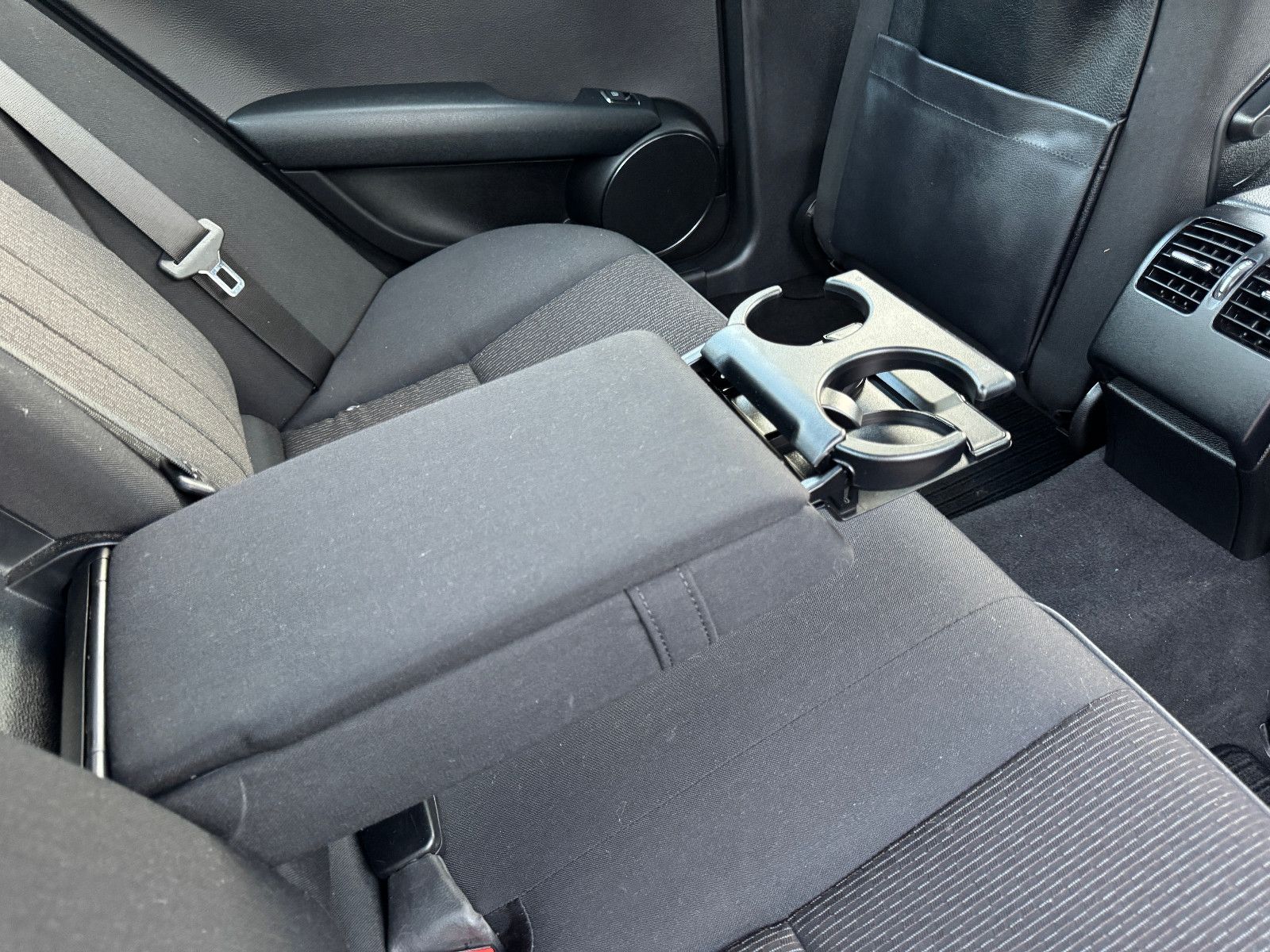 Fahrzeugabbildung Mercedes-Benz C 200 BE 7GT ELEGANCE NAVI ILS AHK SPORT 18 ALU