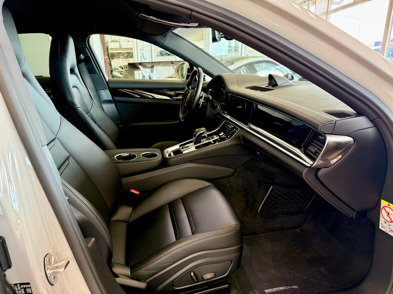 Fahrzeugabbildung Porsche Panamera 4S E-Hybrid HeadUP/ACC/Sportabgasanlage