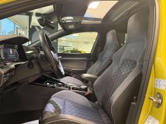 VW Golf  R-LINE DSG ACC PANO STANDHZG AHK GARANTIE