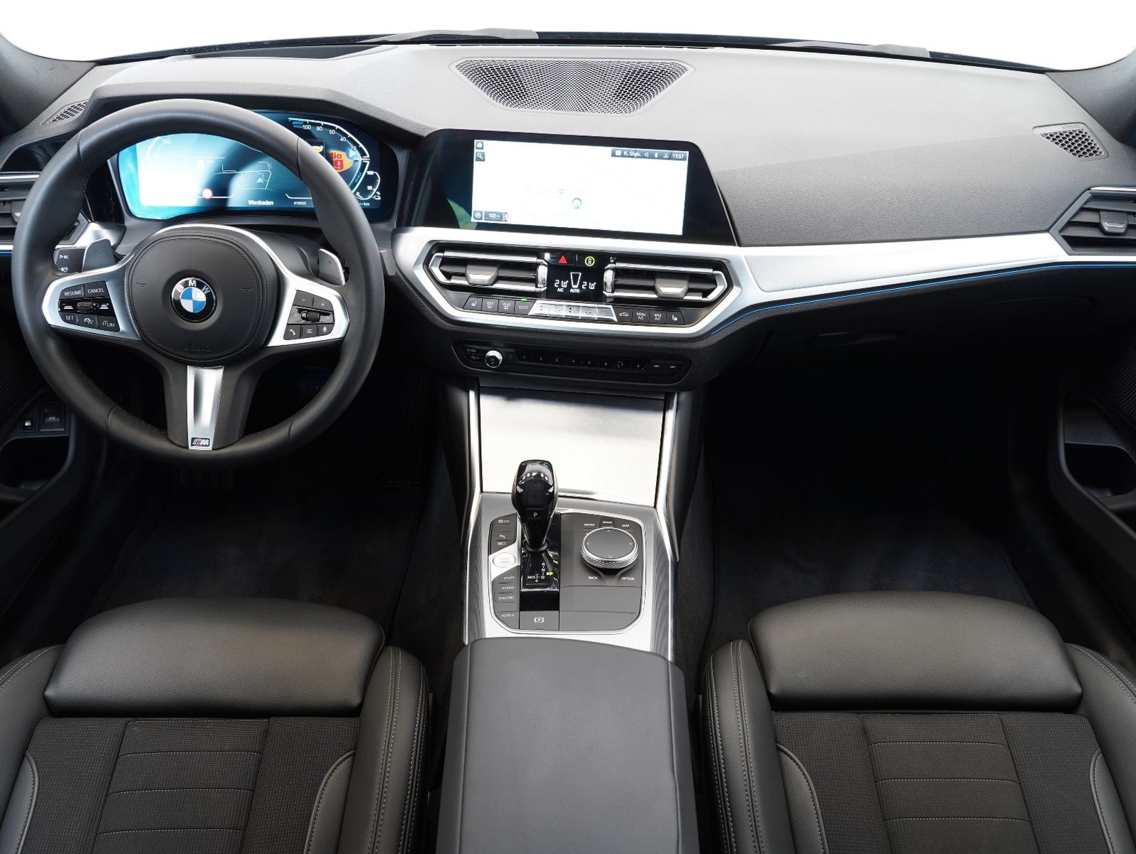Fahrzeugabbildung BMW 330 e Touring Sport Line INDIVIDUAL/HEADUP/LASER