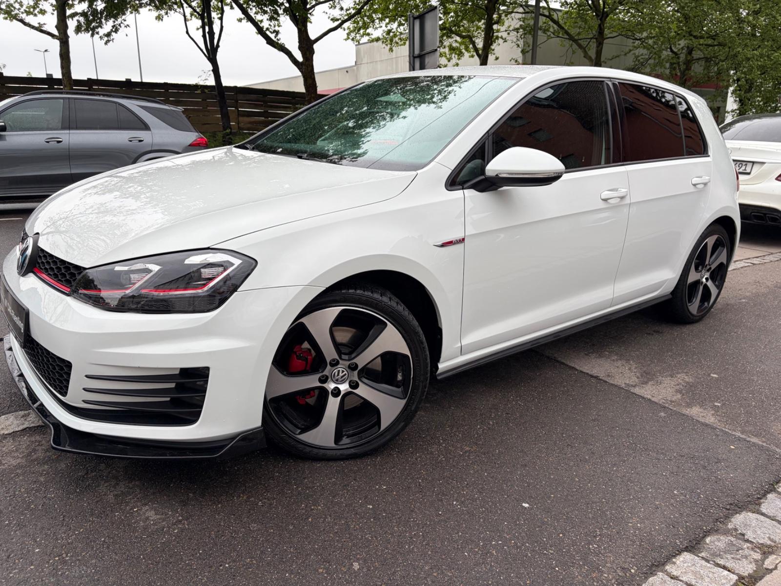 Volkswagen Golf 2.0 TSI DSG GTI/KAMERA/TEMPOM/ALU/NAVI/CarP