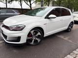 Volkswagen Golf 2.0 TSI DSG GTI/KAMERA/TEMPOM/ALU/NAVI/CarP - Gebrauchtwagen in Stuttgart