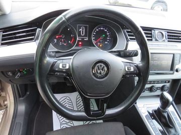 Volkswagen Passat - 10