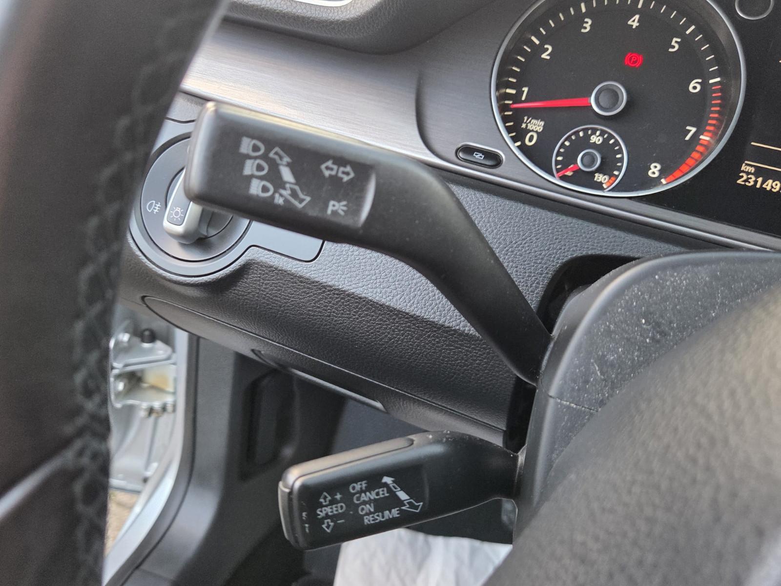 Volkswagen Passat 2012 — photo 14