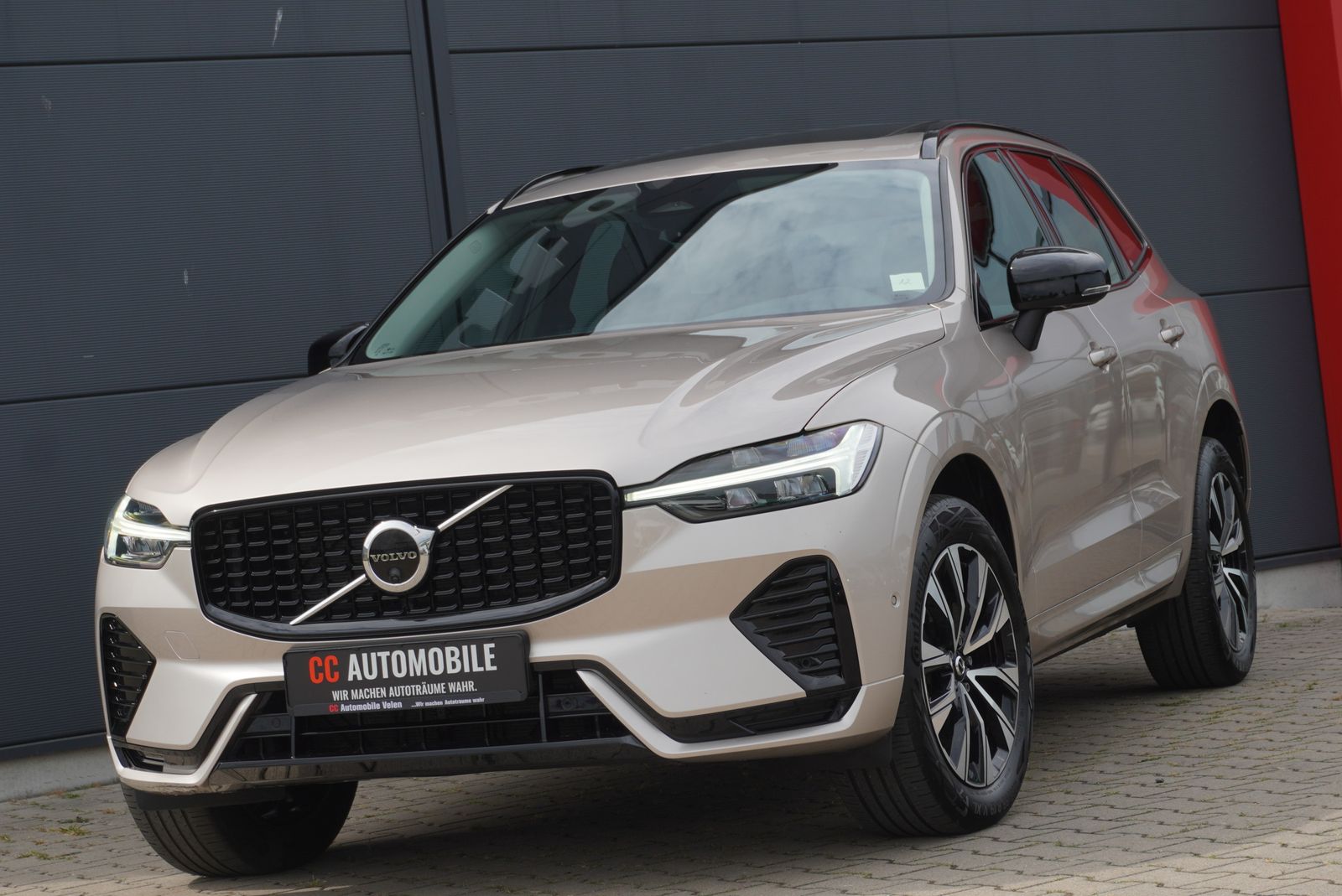 Volvo XC60 Plus Dark Pano Standhzg AHK Assistenz 360° foto 2