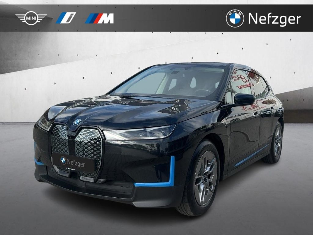 BMW iX 40 xDrive Premium Plus H&K Park-Assistent