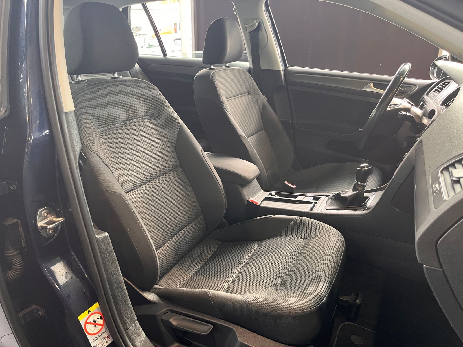 Fahrzeugabbildung Volkswagen Golf VII Lim. Comfortline BMT NAVI ALU