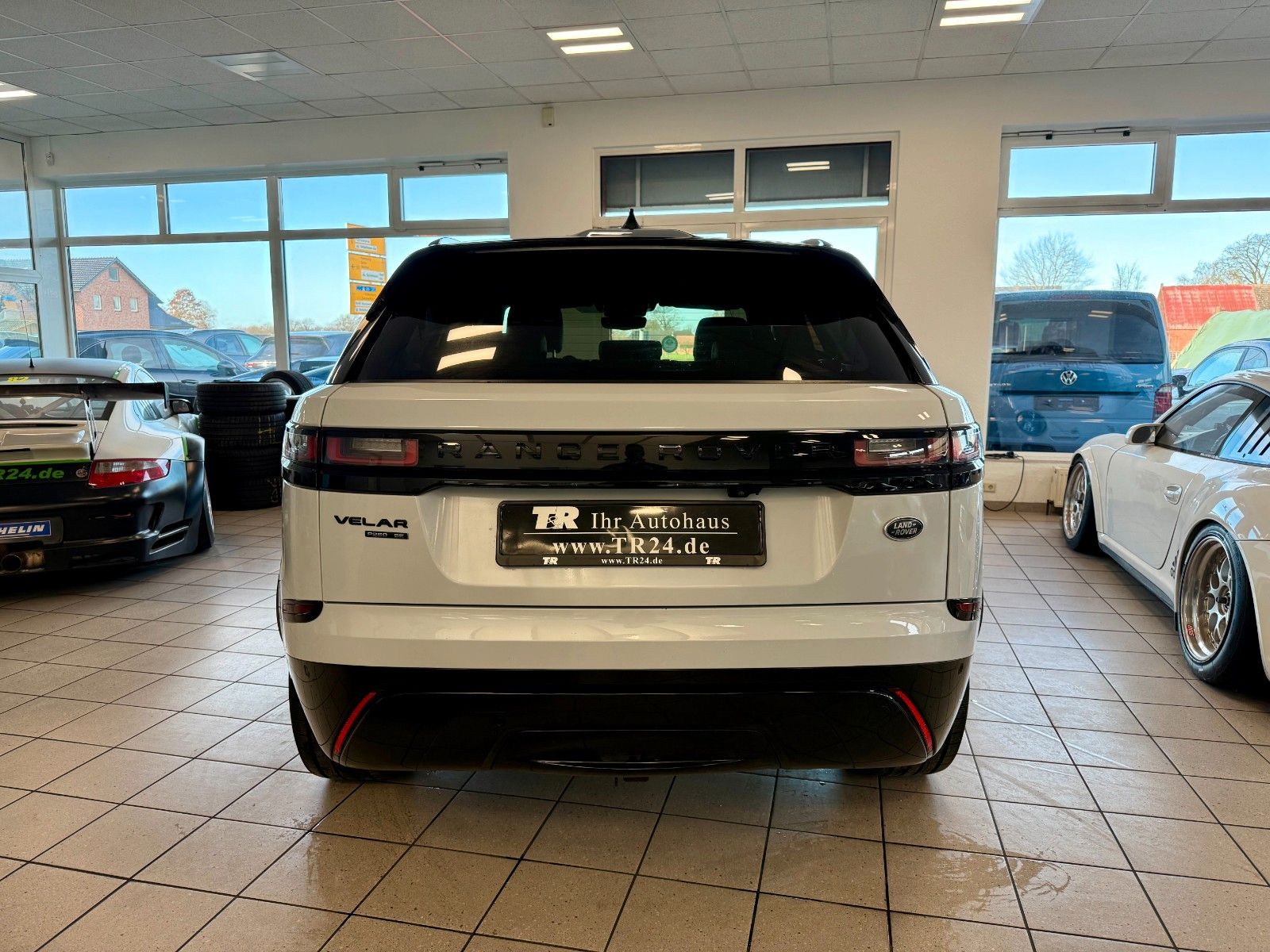 Fahrzeugabbildung Land Rover Range Rover Velar P250 R-Dynamic SE DesignPaket