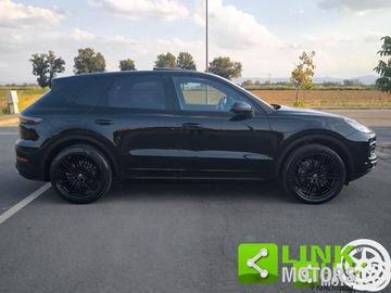 Porsche Cayenne - 6