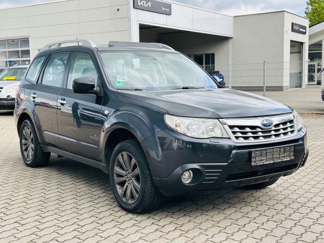 Subaru Forester Active 4x4  TÜV NEU Mit AHK !! 1Hand !!