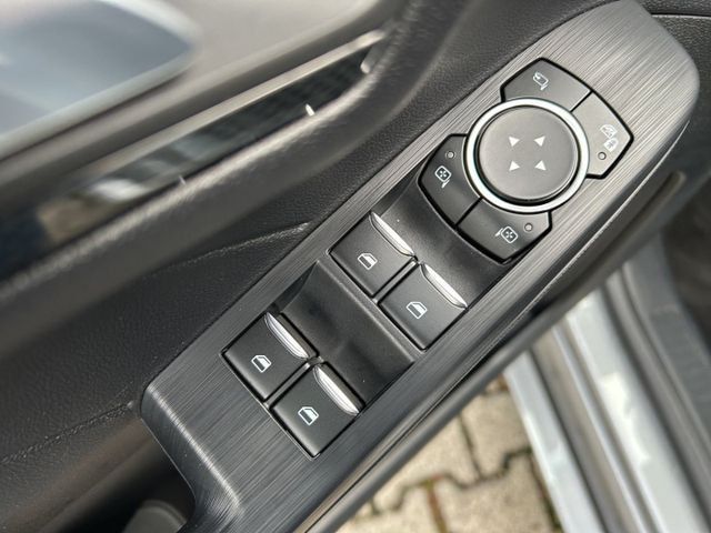 Fahrzeugabbildung Ford Kuga 2.5 Duratec ST-Line Navi digitales Cockpit