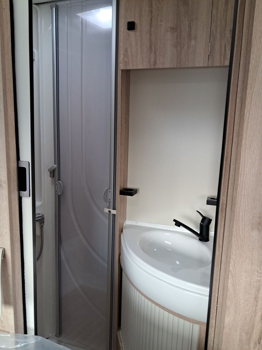 Fahrzeugabbildung Eura Mobil Profila T PT 675 SB Mondial Pakete, Automatik