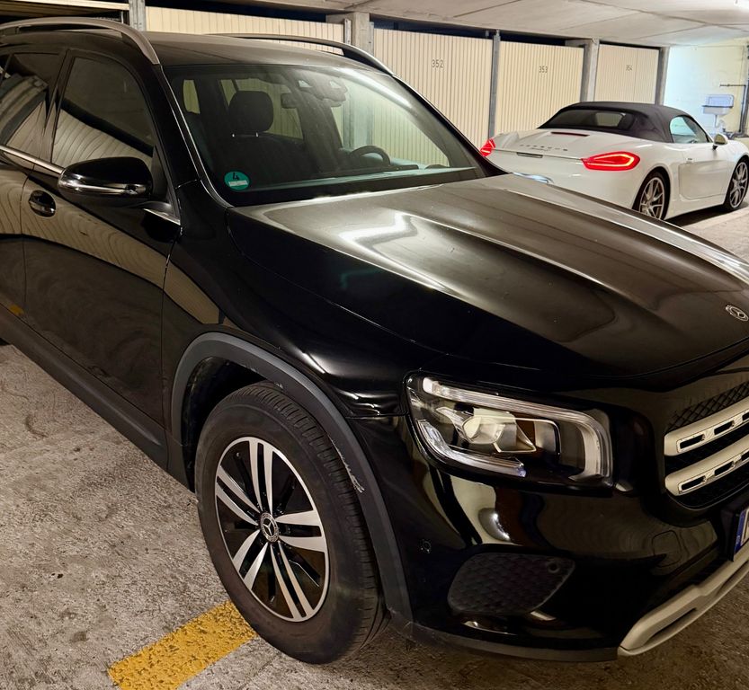 Image of Mercedes-Benz GLB 180