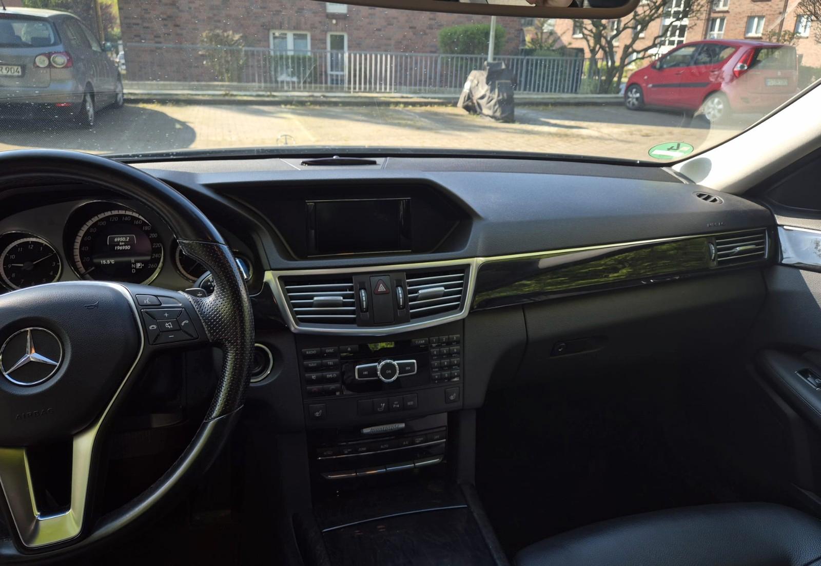 Mercedes-Benz E 220 CDI Standard