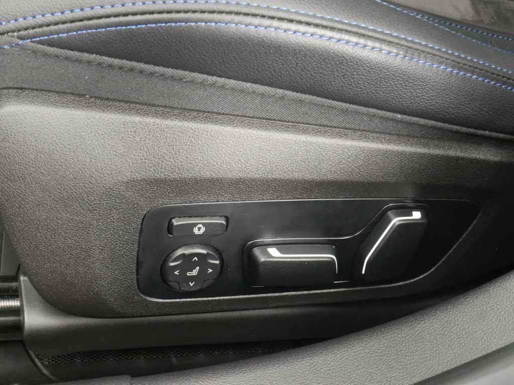 BMW 320 i xDrive M-Sport KAMERA NAVI AHK FACEL. LED foto 20
