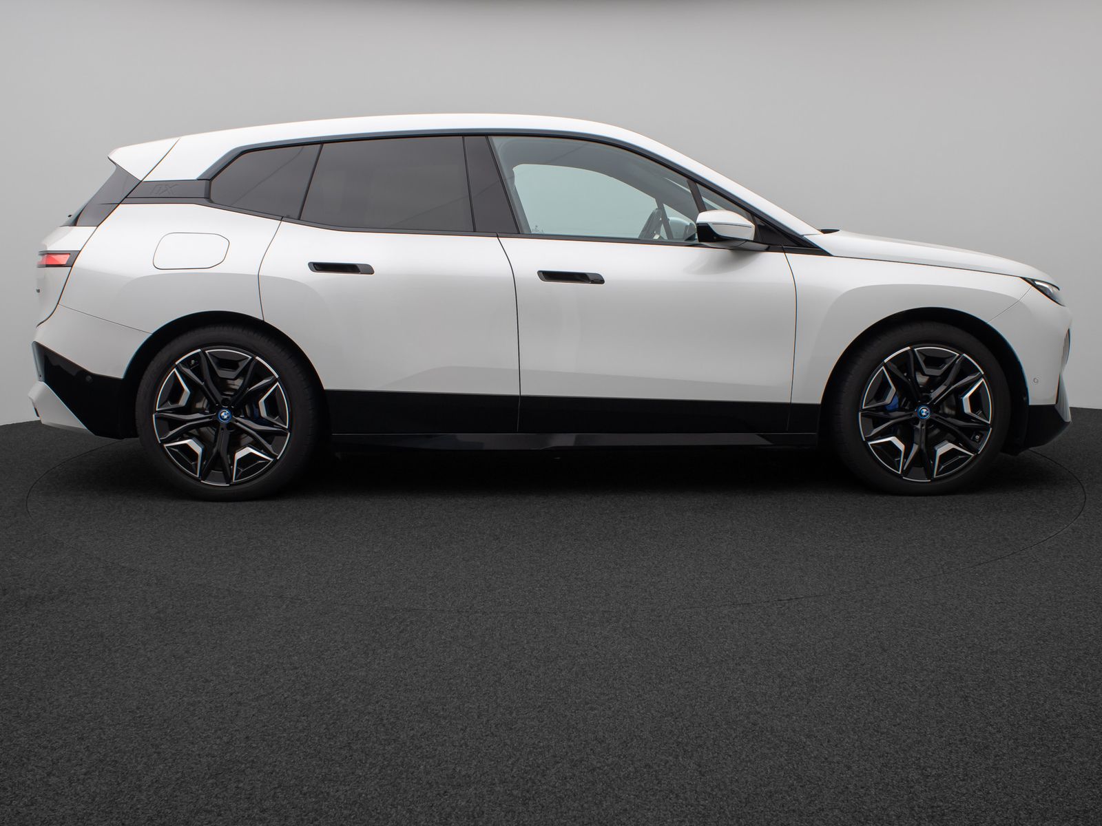 Fahrzeugabbildung BMW iX xD40 Sport SkyLounge Laser 360°DAB H/K 22Zoll
