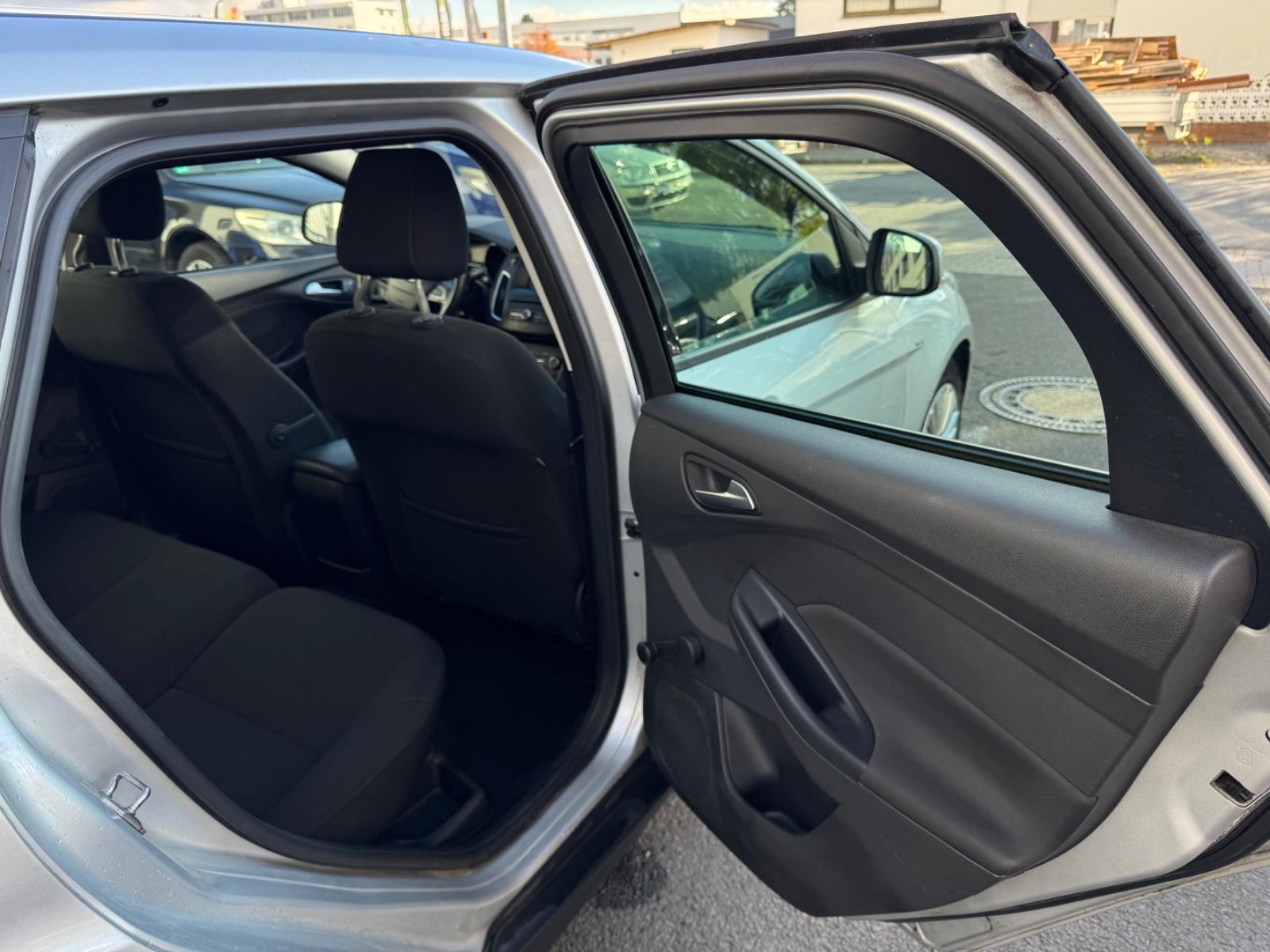 Ford Focus 2015 — photo 12