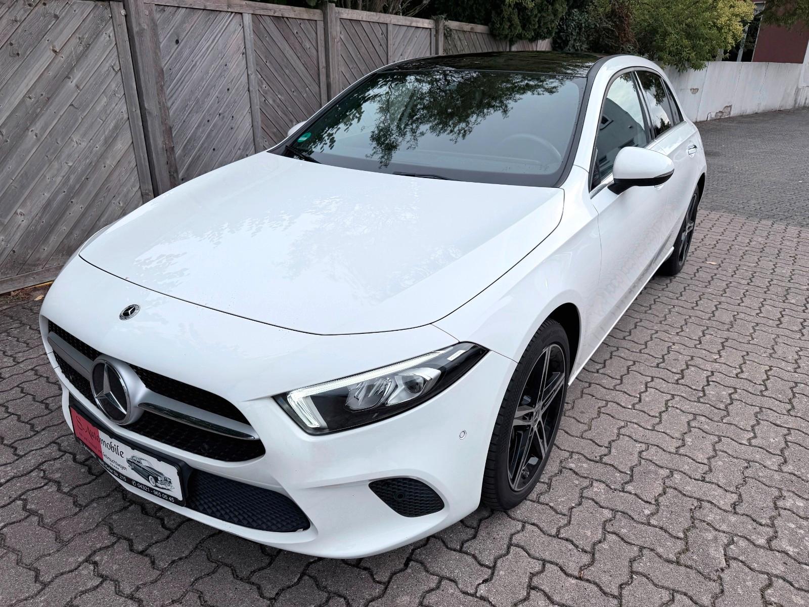 Mercedes-Benz A 250 e°Navigation°Parkass.°LED
