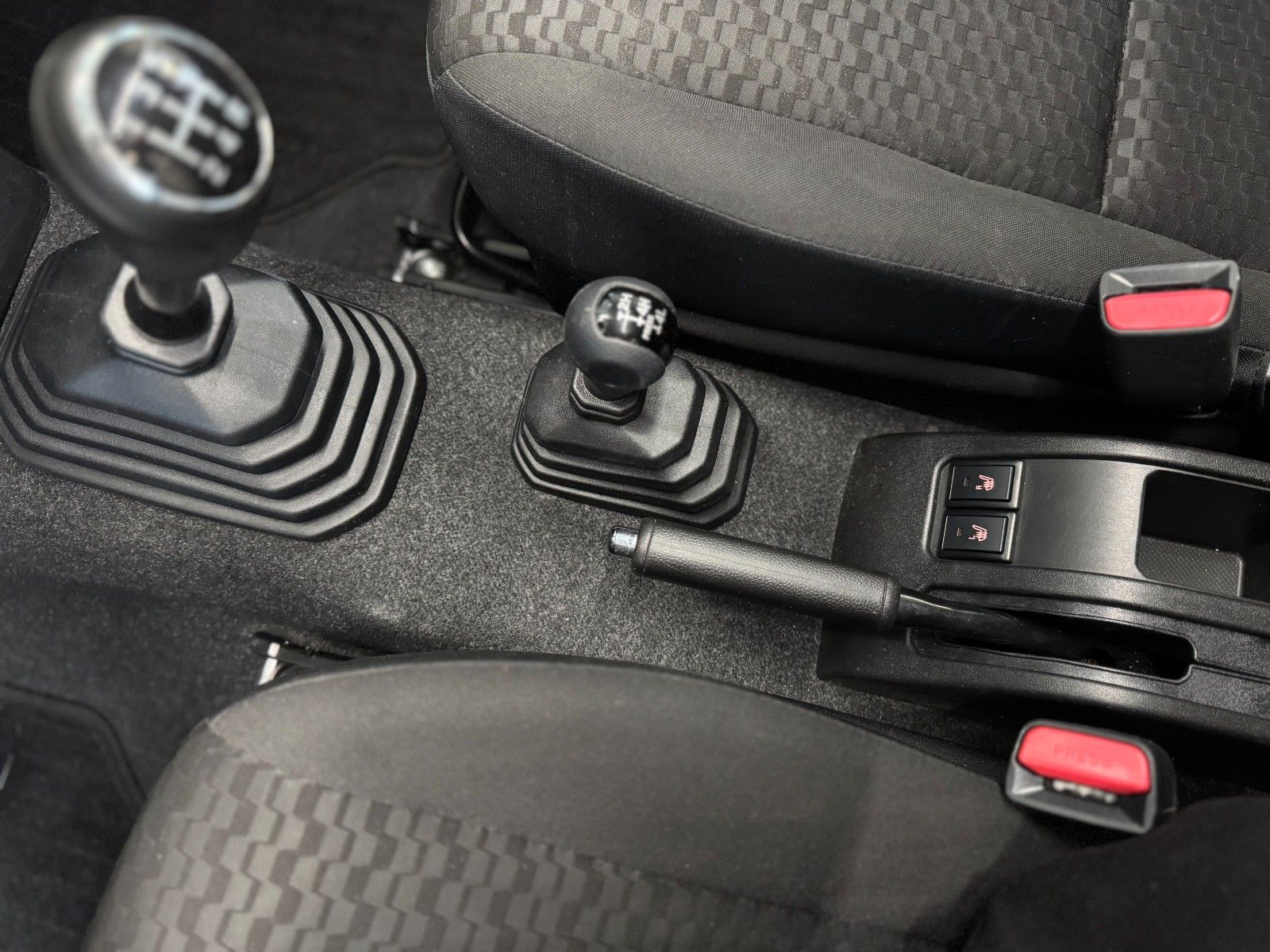 Fahrzeugabbildung Suzuki Jimny 1.5 Comfort AllGrip NFZ Klima Sitzheizung