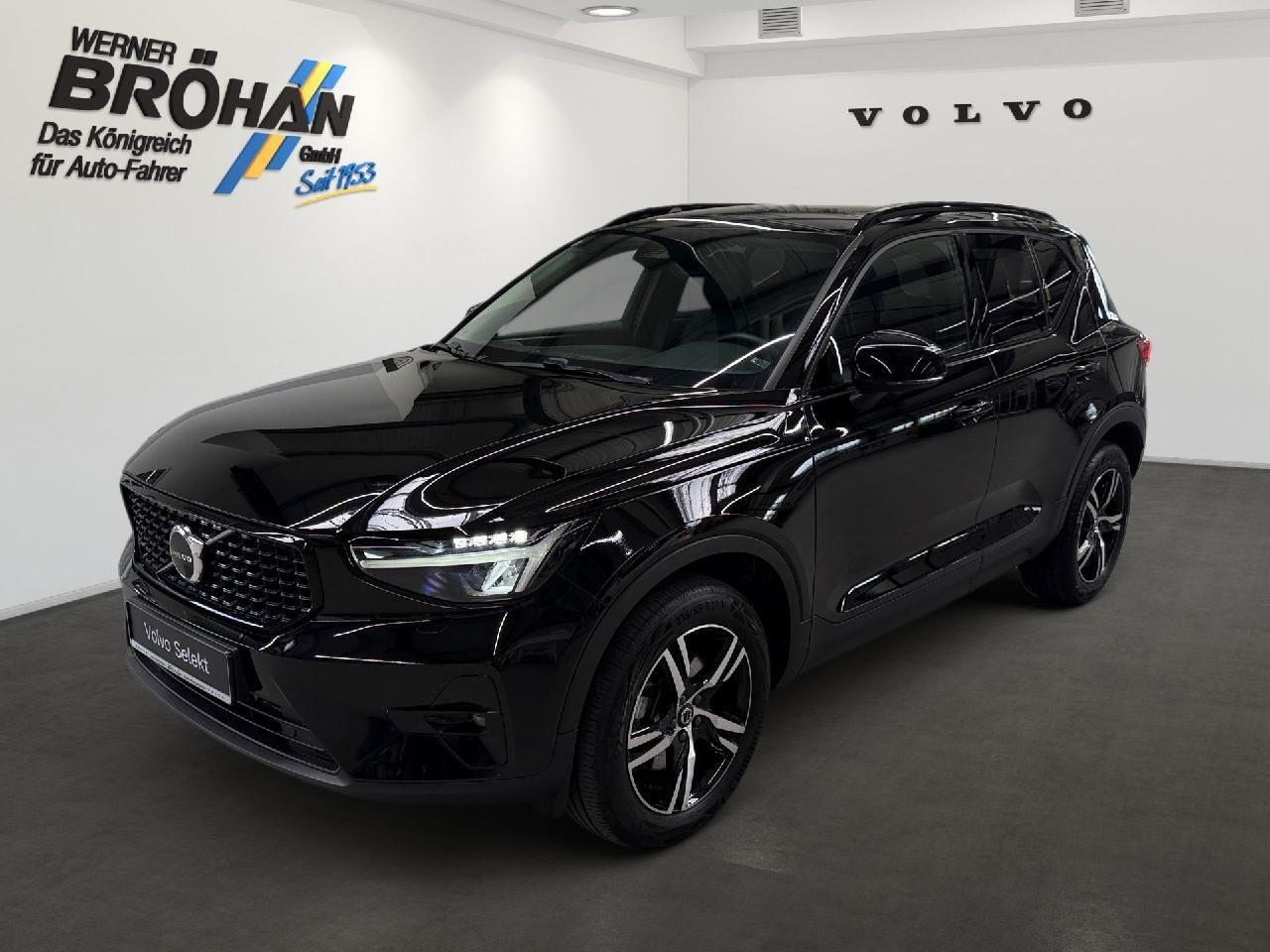 Fahrzeugabbildung Volvo XC40 Plus Dark 2WD