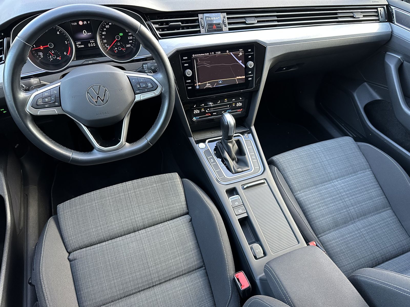 Fahrzeugabbildung Volkswagen Passat Variant 2.0 TDI DSG Business NAV+LED+ACC