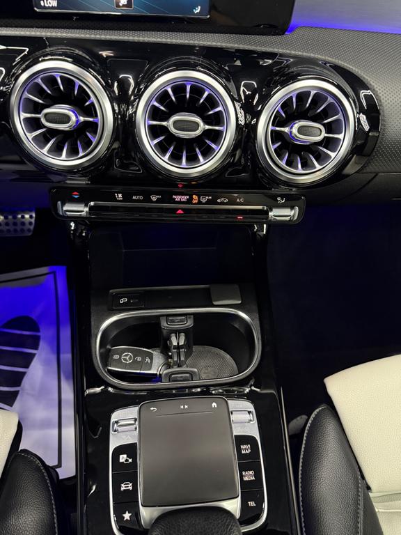 Mercedes-Benz A 180d AMG Limousine, Foto 27 von 50