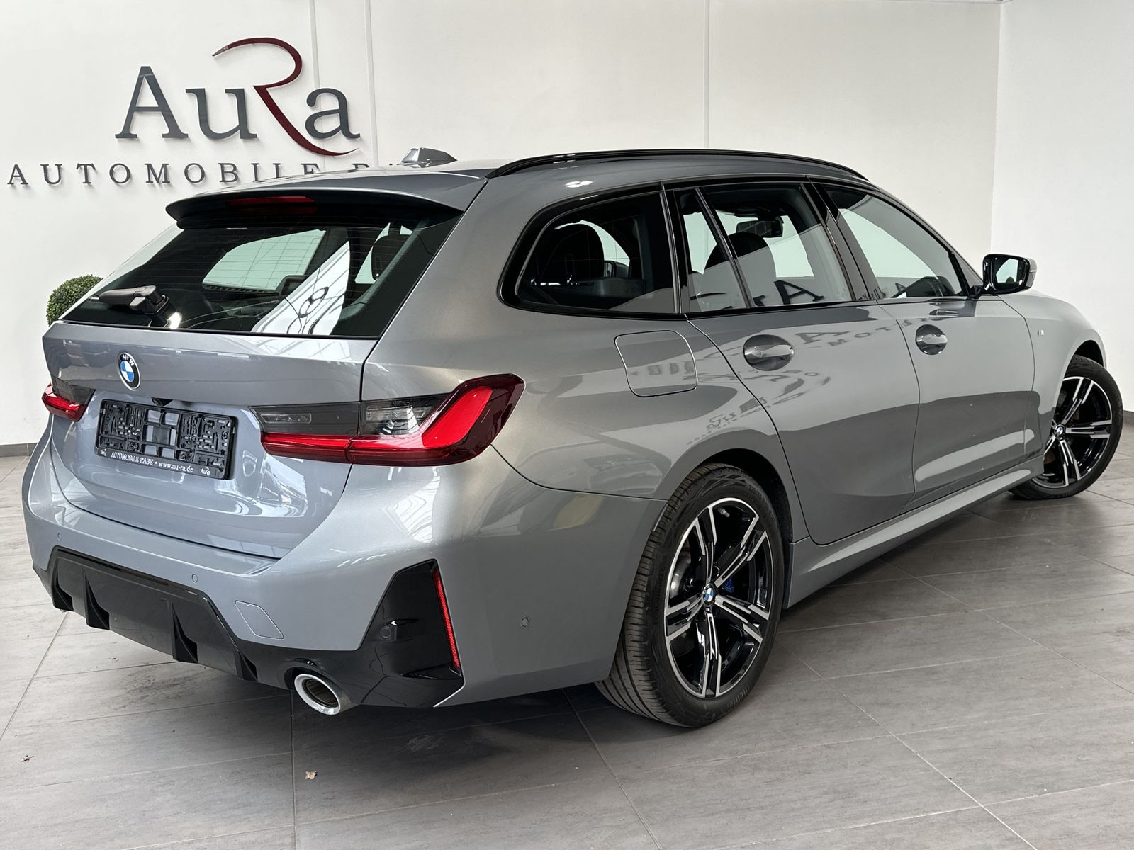 Fahrzeugabbildung BMW 320d Touring M-Sport NAV+LED+ACC+KAMERA+HUD+360°