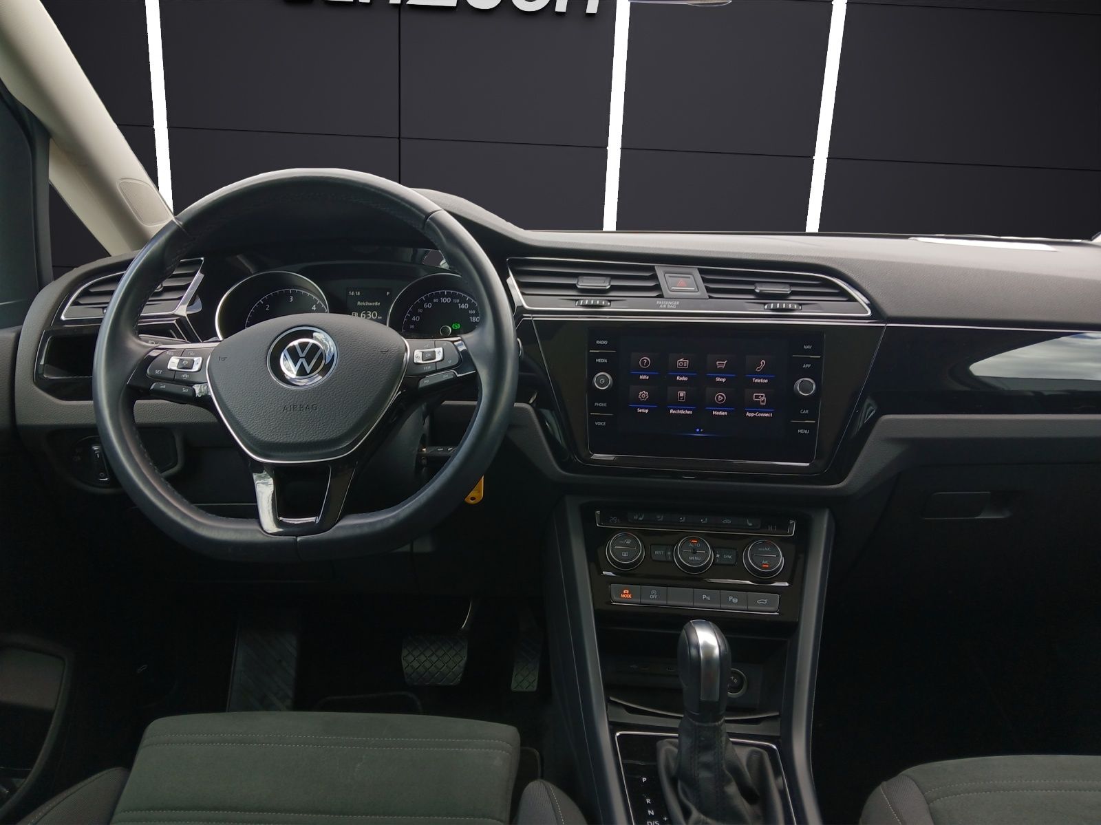 Fahrzeugabbildung Volkswagen Touran 2.0 TDI Highline DSG AHK Pano Kamera