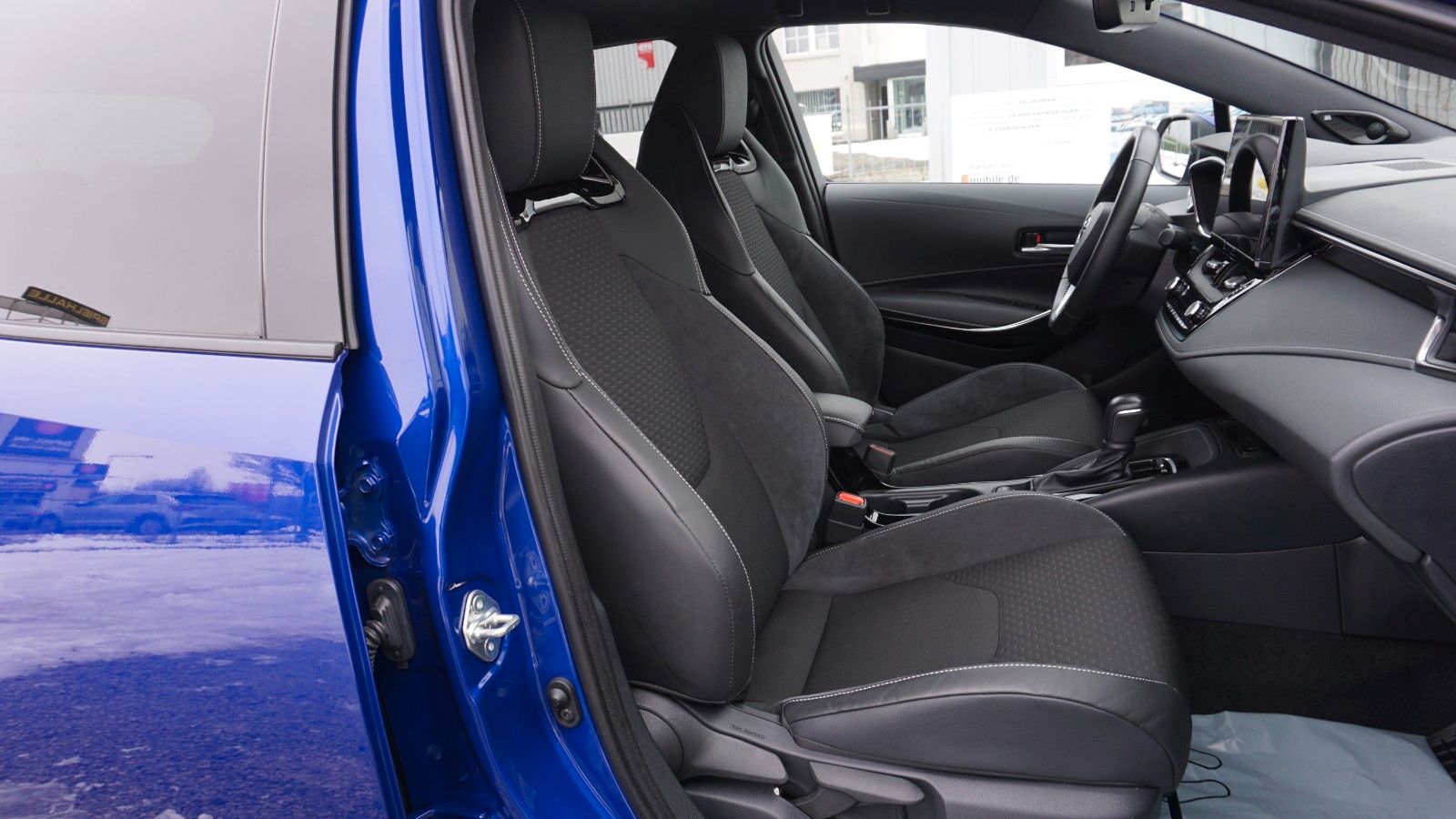 Fahrzeugabbildung Toyota Corolla Hybrid Lounge, Navi, LED, Kamera,Head Up